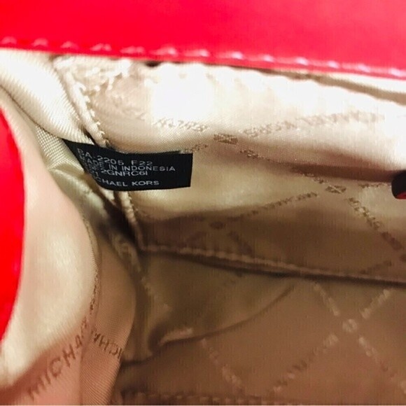 New! Michael Kors SM Flap XBody Serena Chili Quilted Stud Chain Mini Crossbody - Picture 15 of 16